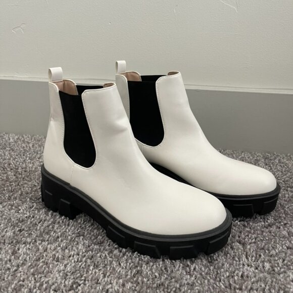 Nasty Gal Chunky White Platform Book - Picture 2 of 7